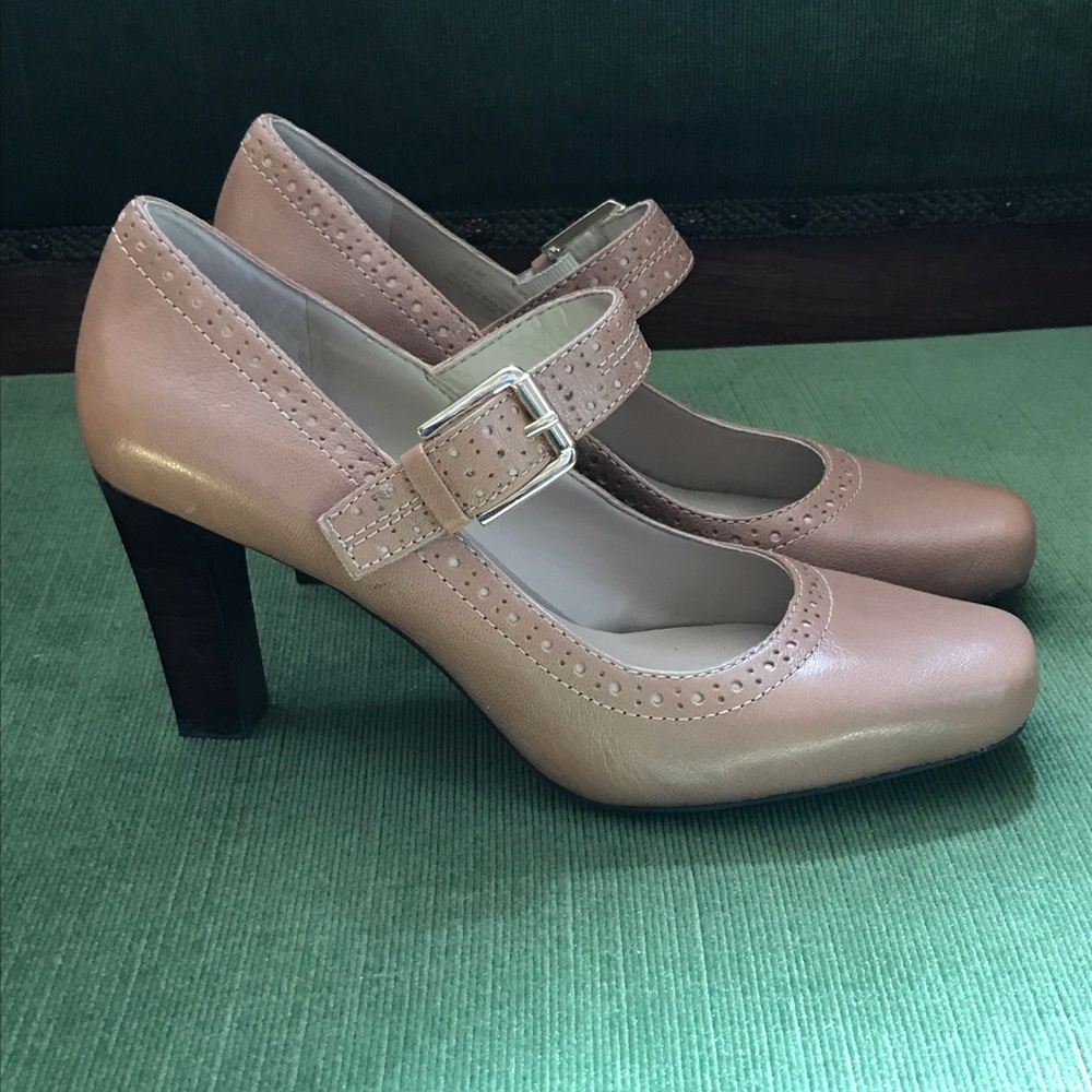 Franco Sarto Mary Jane heels soft pink/gold 6.5